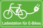 Preview: Grünes Hinweisschild mit weißer Schrift E-Bike Ladestation sowie e-Bike Symbol